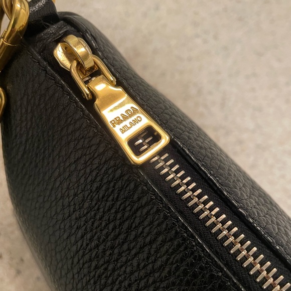 Prada small bag - Picture 5 of 16